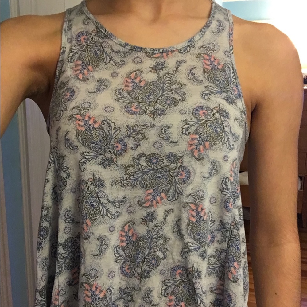 Patterned top - Picture 1 of 3